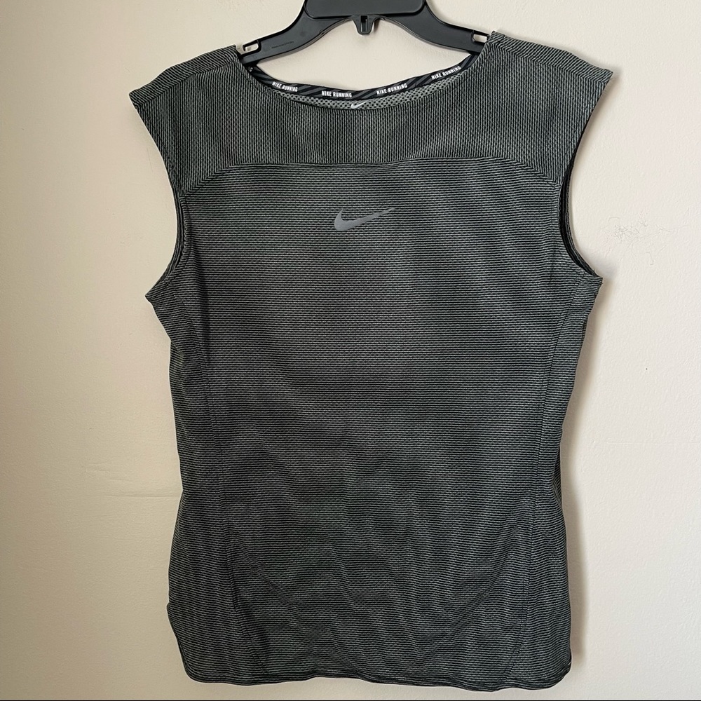 Nike Running Aeroreact Muscle Shirt Medium
